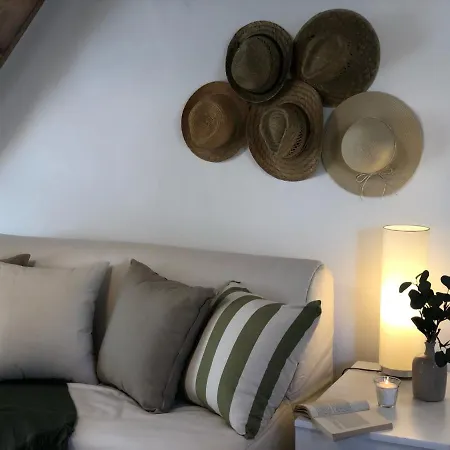 Apartma Dora, Sirci *