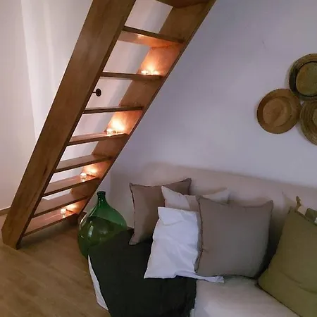 Apartma Dora, Sirci *