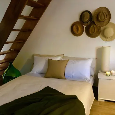 Apartma Dora, Sirci Apartment *